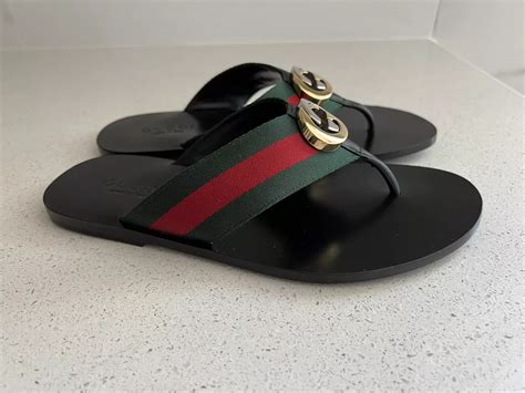 gucci beige flip flops